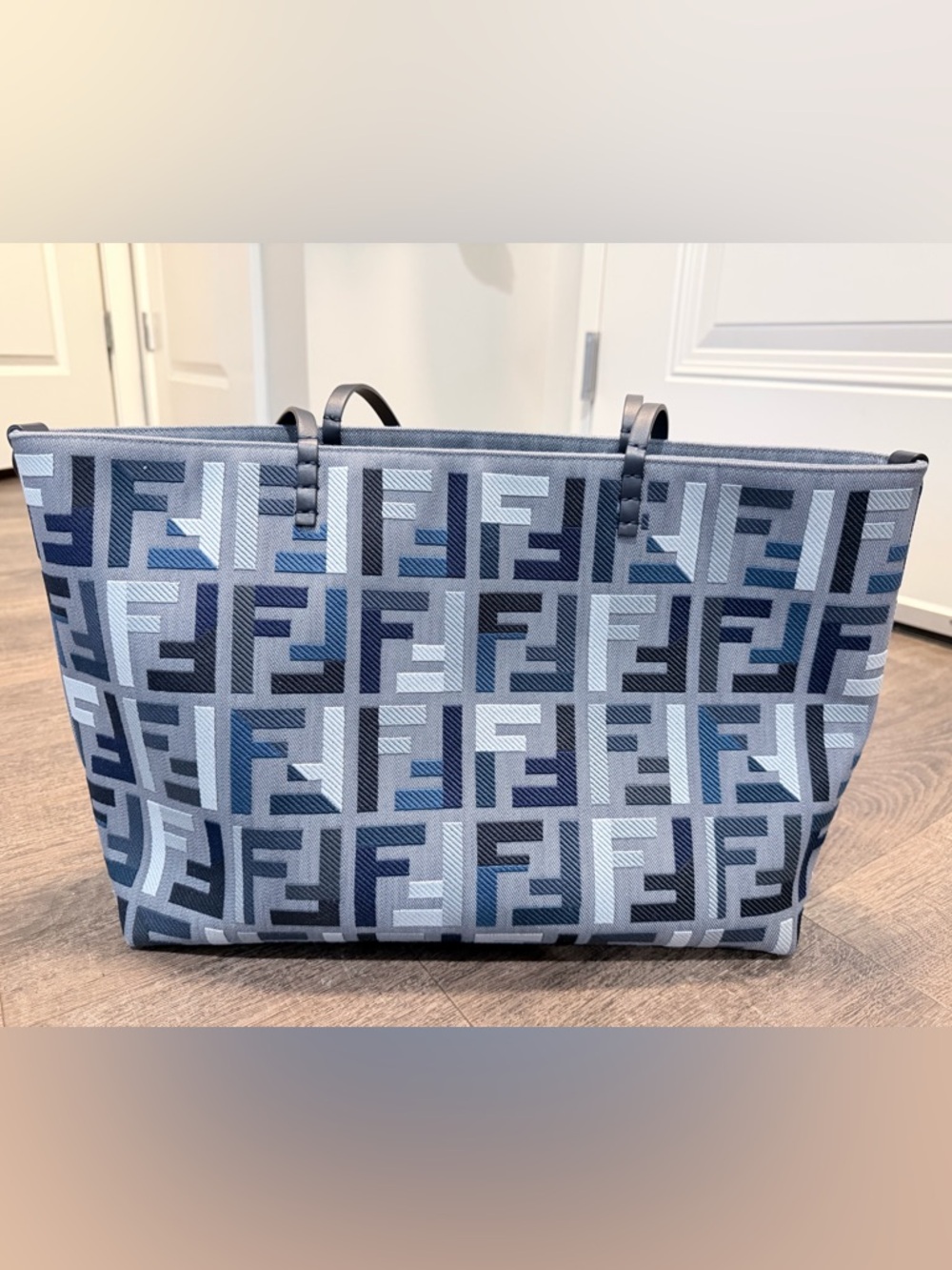 Fendi Roll Large Tote